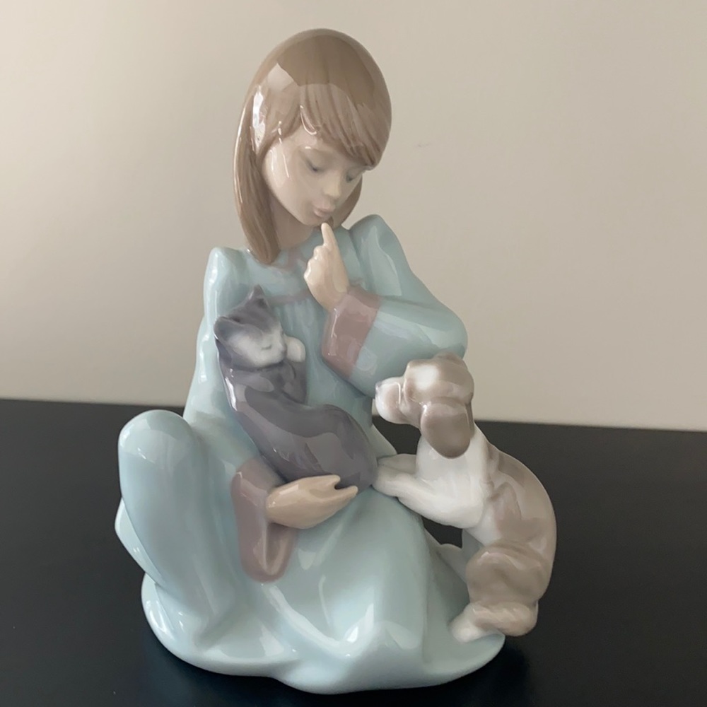 Lladro #5640 “Cat Nap”